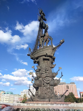 Памятник Петру I photo