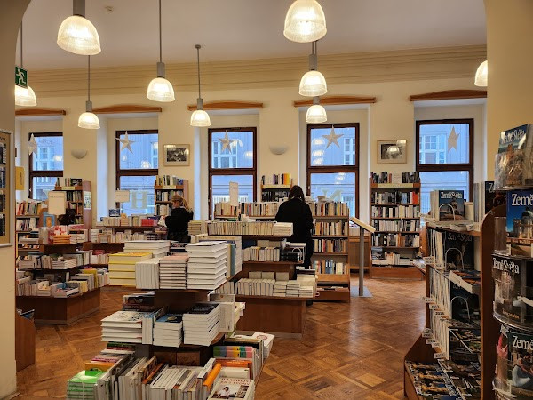 Academia bookshop photo