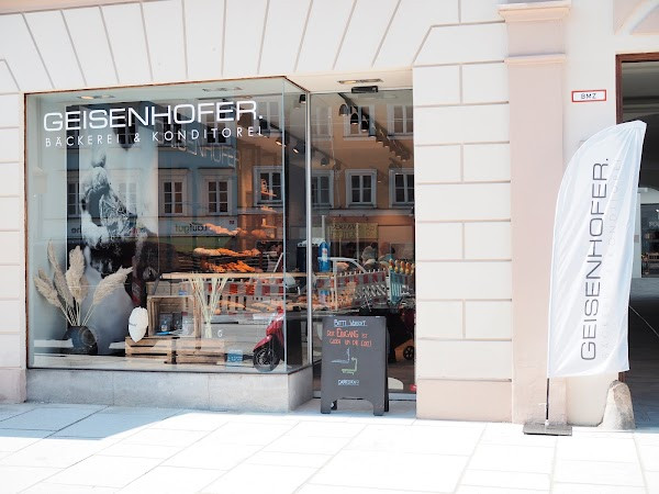 Bรคckerei & Konditorei Geisenhofer photo