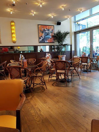 Cafe Extrablatt Dรผsseldorf photo