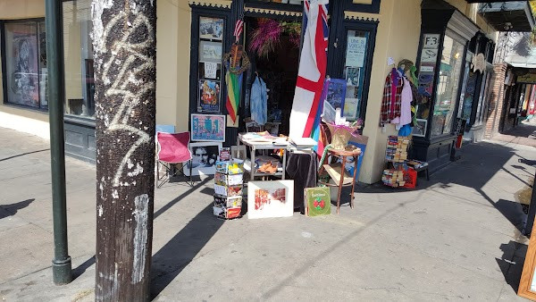 Frenchmen Art & Books photo