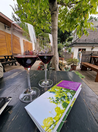 Heuriger tavern Kroiss photo