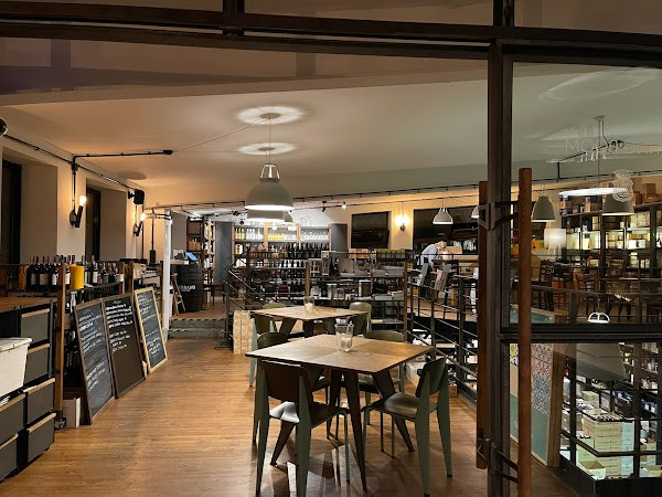 Mielżyński Wines Spirits Specialties photo