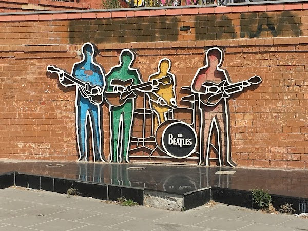 Monument to The Beatles photo