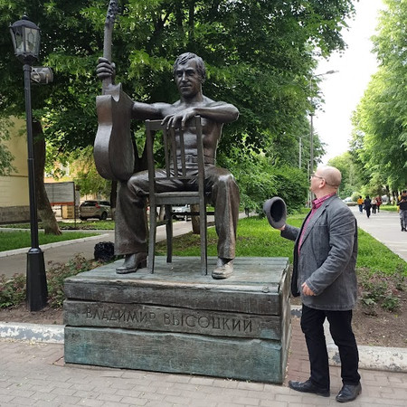 Monument to Vladimir Vysotsky photo