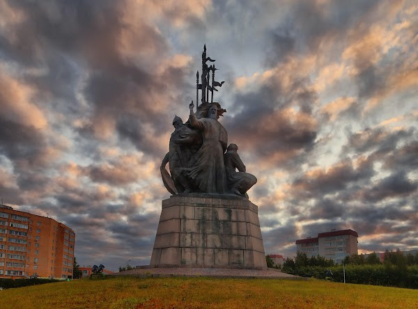 Monument to the founders of Surgut photo