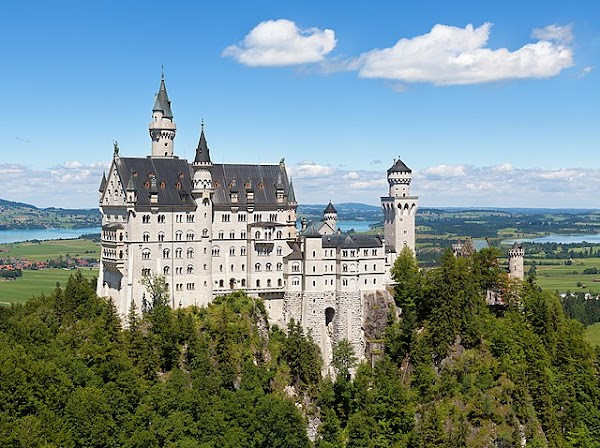 Neuschwanstein Castle photo