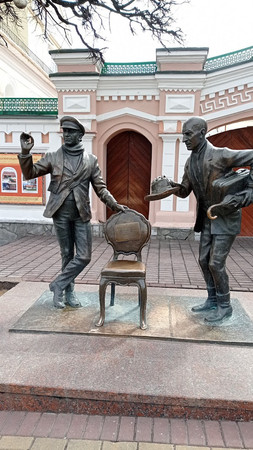 Pamyatnik Ostapu Benderu I Kise Vorob'yaninovu photo