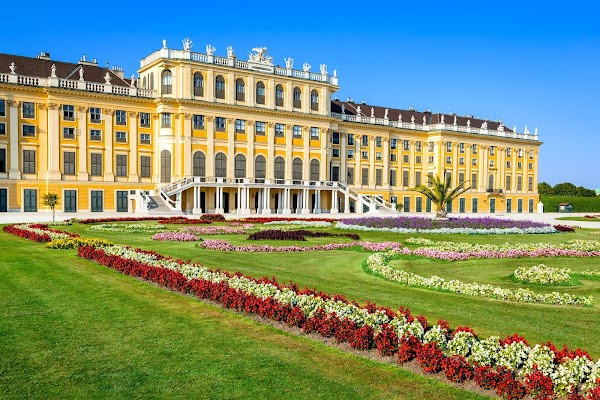 Schönbrunn Palace photo