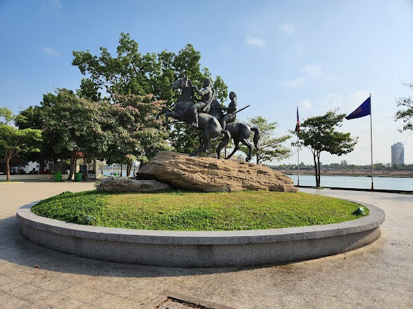 Sisowath Riverside Park photo