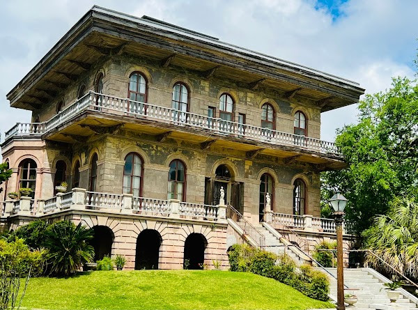 The Luling Mansion photo