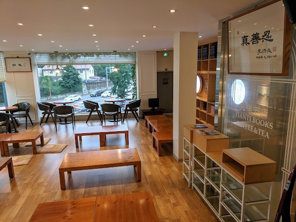 Tianti Books & Cafe photo
